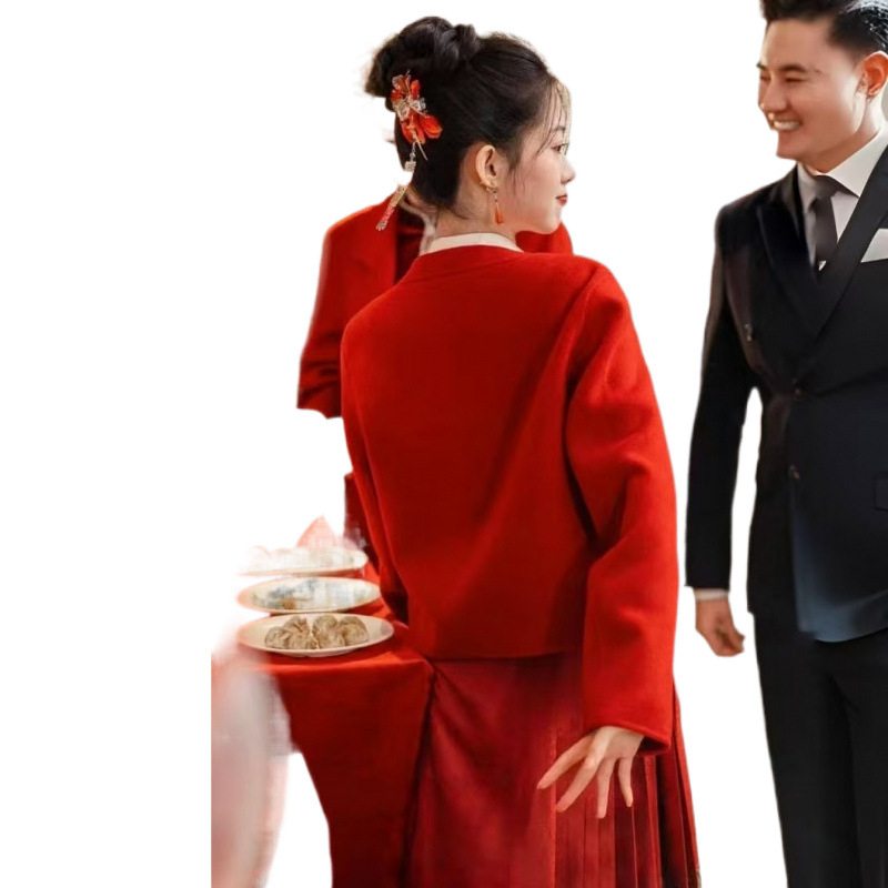 Costum cu fustă din lână, fustă lungă, mâneci lungi — iarna 2024