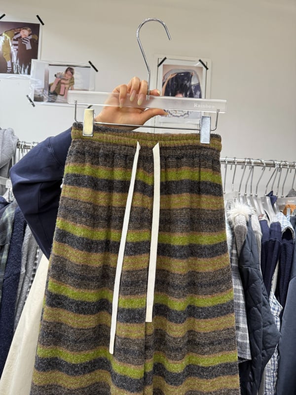 Ženske hlače širokog kroja od poliestera, elastična struka, gusta tkanina, zima 2025 – elegantan gradski stil