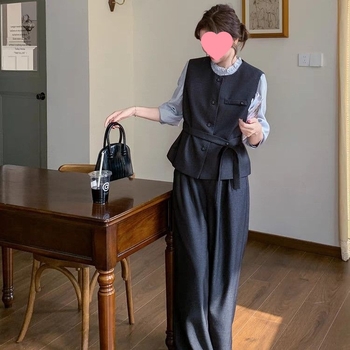 Трикомпонентен костюм: жилетка с акцент на талията и широки панталони — корейски стил, три четвърти дължина, пролет 2025