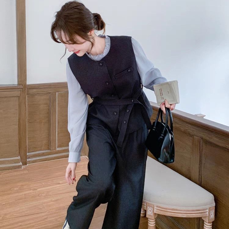 Трикомпонентен костюм: жилетка с акцент на талията и широки панталони — корейски стил, три четвърти дължина, пролет 2025