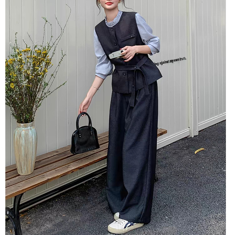 Трикомпонентен костюм: жилетка с акцент на талията и широки панталони — корейски стил, три четвърти дължина, пролет 2025
