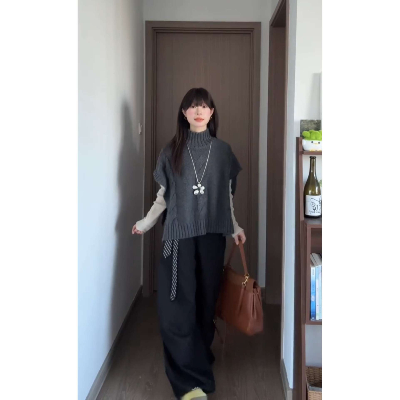 Кежуъл комплект костюм за жени: корейски стил с висока яка и пелерина, дълги ръкави и прави широки панталони — зима 2025