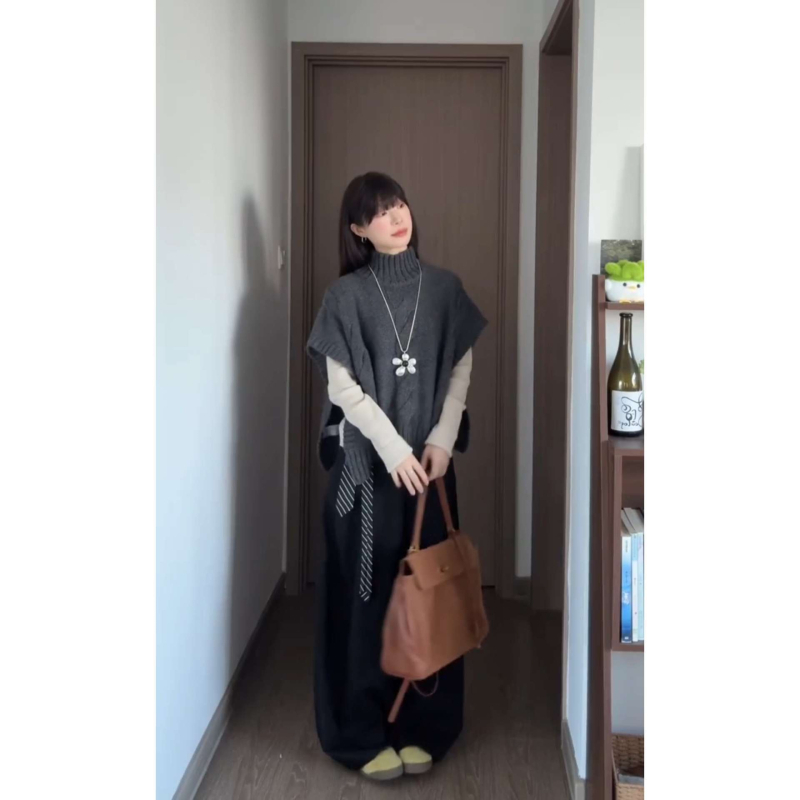 Кежуъл комплект костюм за жени: корейски стил с висока яка и пелерина, дълги ръкави и прави широки панталони — зима 2025