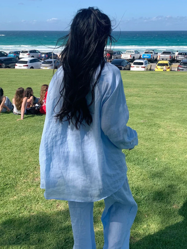 Ленен костюм за жени: риза с бродерия и панталони с висока талия и широки прави крачоли, дълги ръкави, ежедневен стил за пътуване, пролет 2025