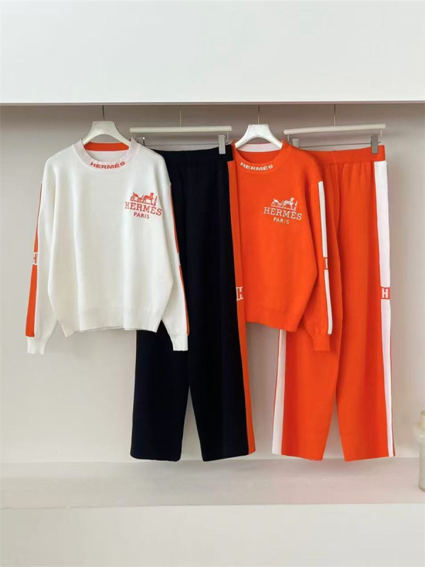 Set de două piese pentru femei: top tricotat cu broderie și pantaloni; material din lână amestec, viscoză 30–50%, poliester 30–50%; mâneci lungi; stil casual-office.