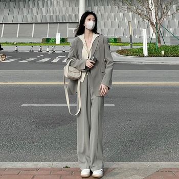 Ženski dvodijelni kostim s blejzerom: Chenille tkanina s 90–95% Spandexa; polo ovratnik; dugi rukavi; rukavi u stilu princeze; jednostruko zatvaranje