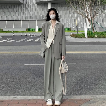 Ženski dvodijelni kostim s blejzerom: Chenille tkanina s 90–95% Spandexa; polo ovratnik; dugi rukavi; rukavi u stilu princeze; jednostruko zatvaranje