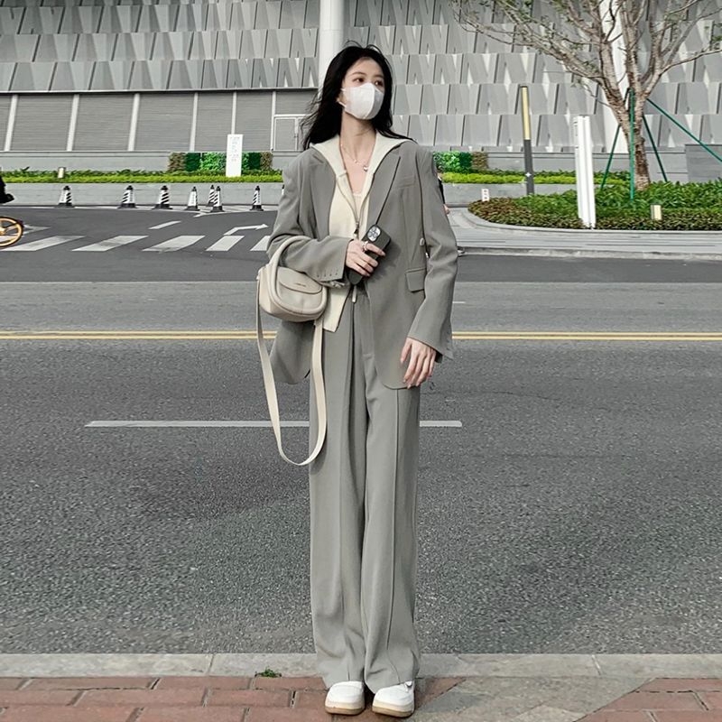 Ženski dvodijelni kostim s blejzerom: Chenille tkanina s 90–95% Spandexa; polo ovratnik; dugi rukavi; rukavi u stilu princeze; jednostruko zatvaranje