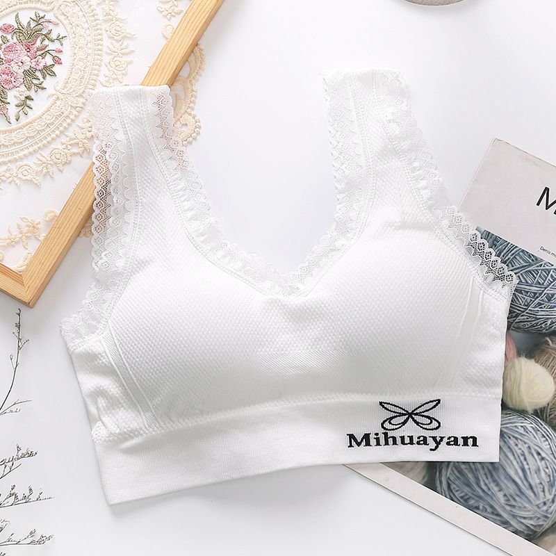 Sutien sport fără armătură, material nylon, cupă completă, cupă subțire sus și mai groasă jos, margine dantelată pe spate