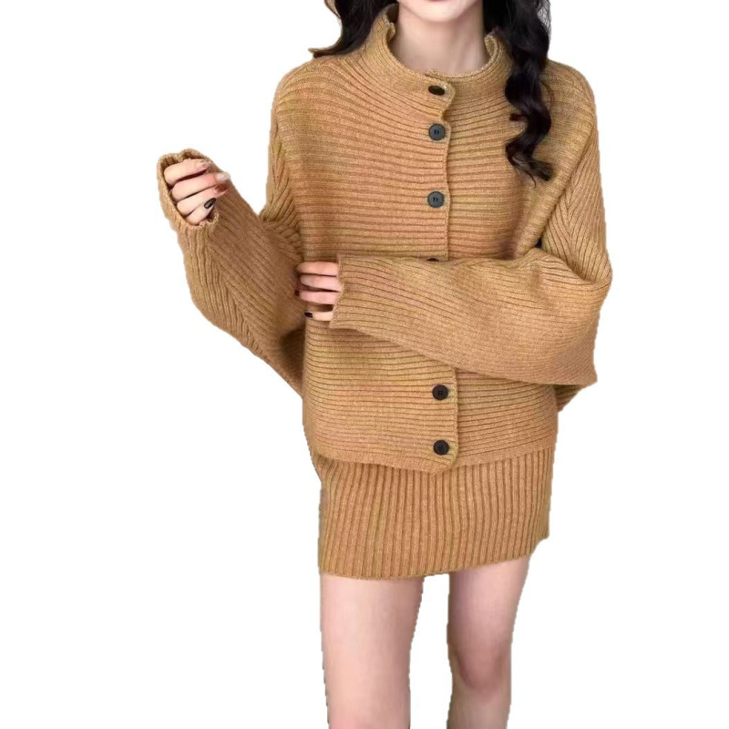 Двусъставен плетен комплект: топ с висока яка и дълги ръкави + пола, 3D модел, зима 2025, акрилно-полиестерова смес