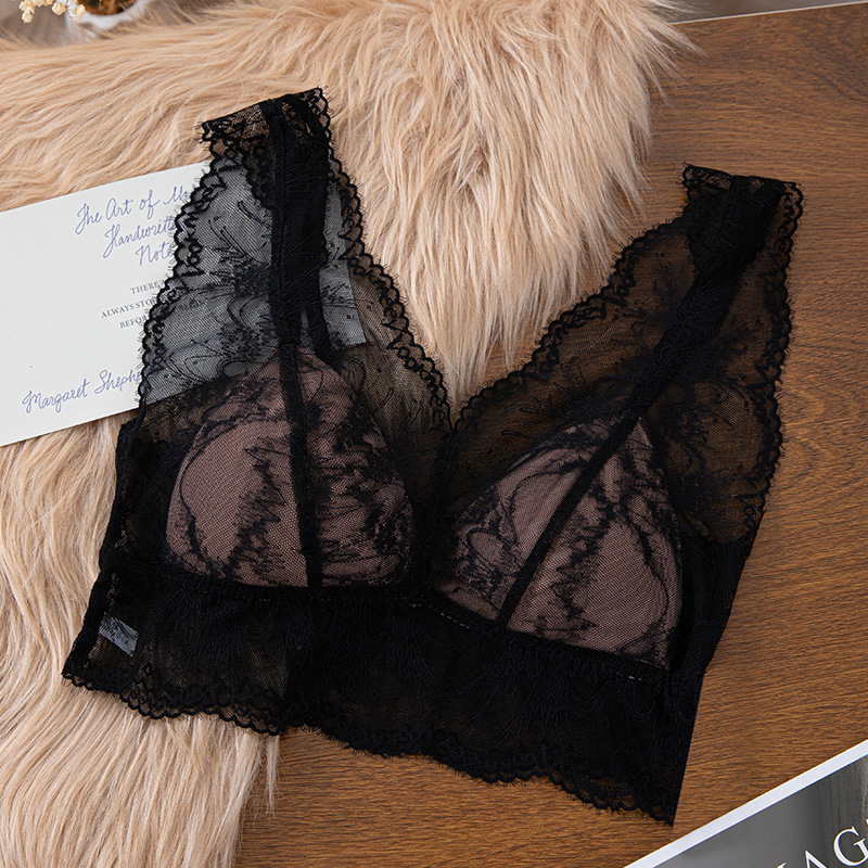 Нейлонов камизол с фиксирани чашки и дантела, с триъгълни чашки, прозрачен мрежест гръб, регулируеми презрамки