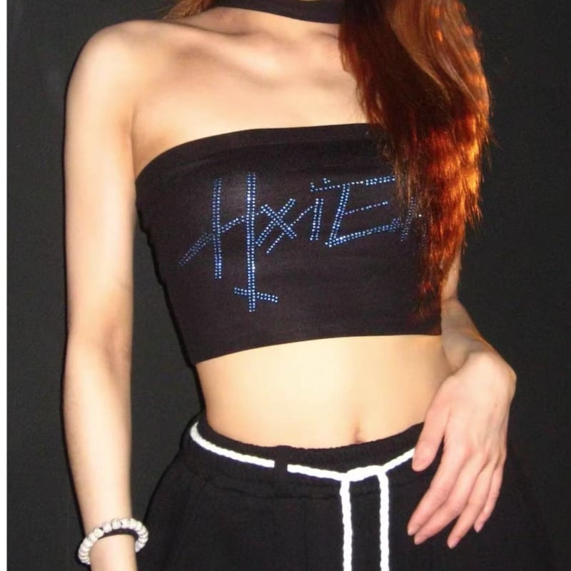 Tube top bez naramenica s kristalnim slovima, uski kroj, jesen 2025