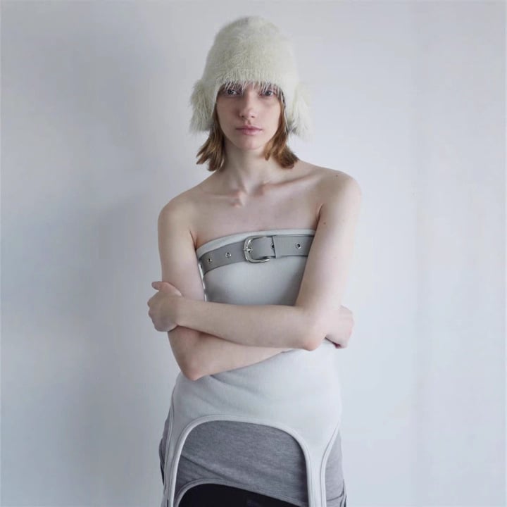 Tube top bez naramenica – uski kroj, ultra kratka duljina (≤40 cm), poliester, japansko-korejski ležerni stil, ljeto 2025