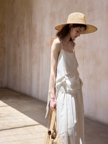 Állítható vállú tubustop, csíkos len-viszkóz keverék, aszimmetrikus szabás, rövid hossz