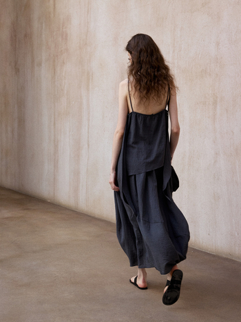 Állítható vállú tubustop, csíkos len-viszkóz keverék, aszimmetrikus szabás, rövid hossz