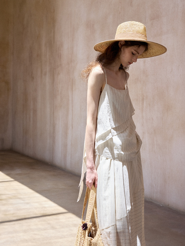 Állítható vállú tubustop, csíkos len-viszkóz keverék, aszimmetrikus szabás, rövid hossz