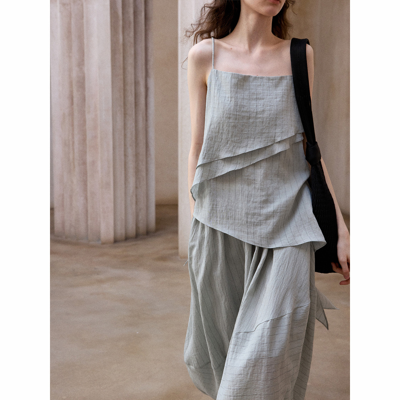 Állítható vállú tubustop, csíkos len-viszkóz keverék, aszimmetrikus szabás, rövid hossz