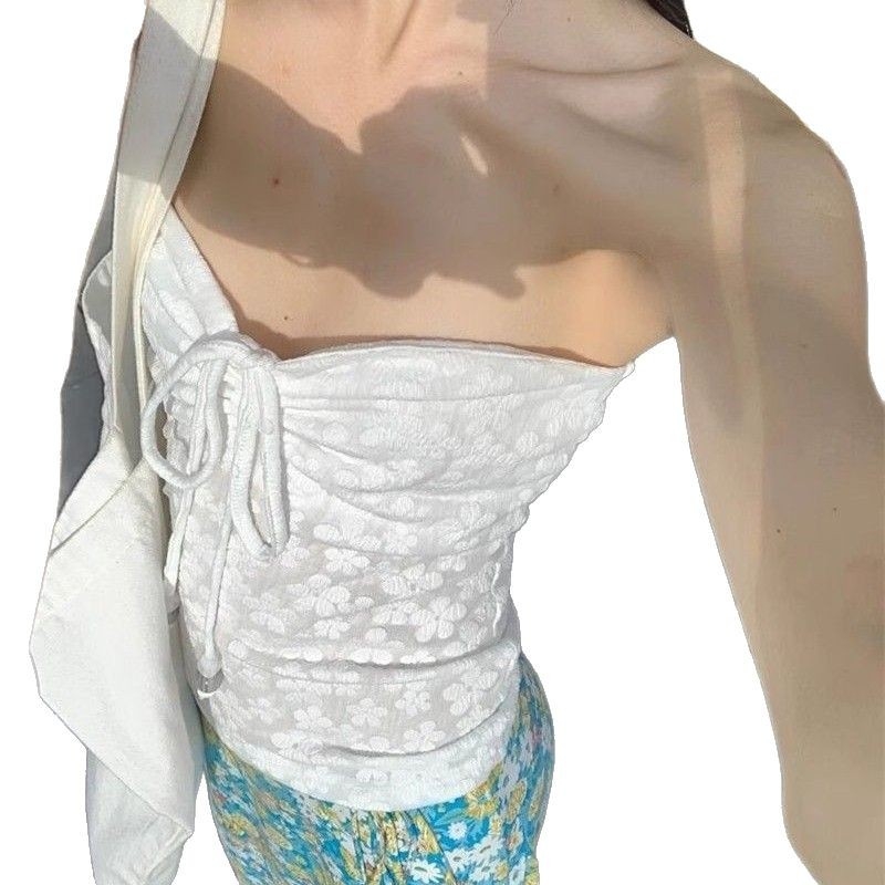 Halter top s trodimenzionalnim cvjetnim uzorkom, poliester tkanina (Proljeće 2025; Materijal: Poliester; Glavni sadržaj vlakana tkanine: Ispod 30%; Stil: književni retro) za žene