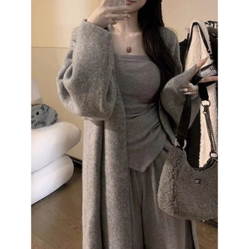 Plus-size ženski komplet za jesen/zimu 2024, korejski stil, džemper jakna, top bez naramenica i opuštene hlače, trodijelni set