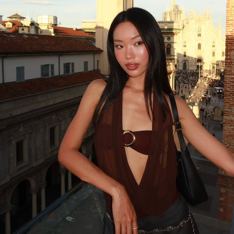 Dvije komponente: halterneck top i prozirna mrežasta vest, jesen 2024, poliester s dodatkom spandeksa