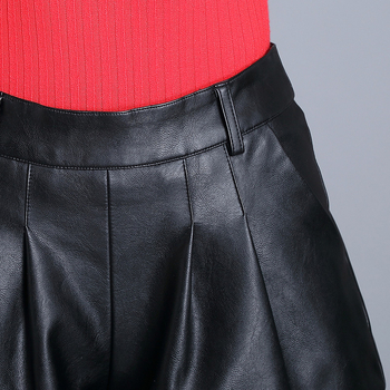 Șorturi din PU - Croială Lejeră, Lungime 3/4, Talie Medie, Grosime Normală