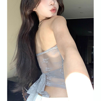 Top bez naramenica s čipkastim detaljem, kratki kroj, poliester