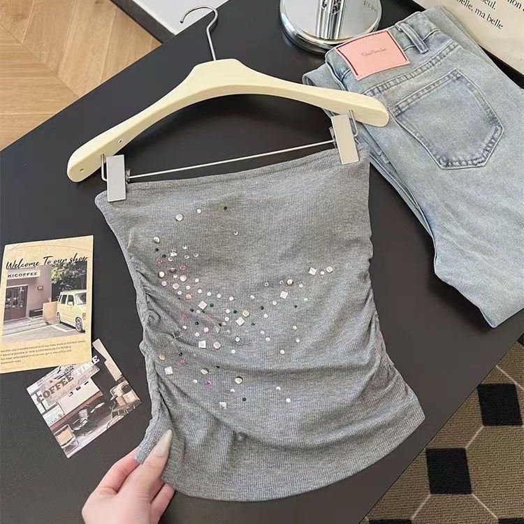 Top bez naramenica s čipkastim detaljem, kratki kroj, poliester