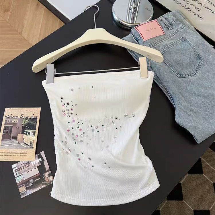 Top bez naramenica s čipkastim detaljem, kratki kroj, poliester