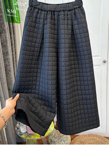 Ženske hlače od pamuka s teksturiranim kariranim uzorkom, elastična široka stražnja, cropped duljina, debeli zimski materijal