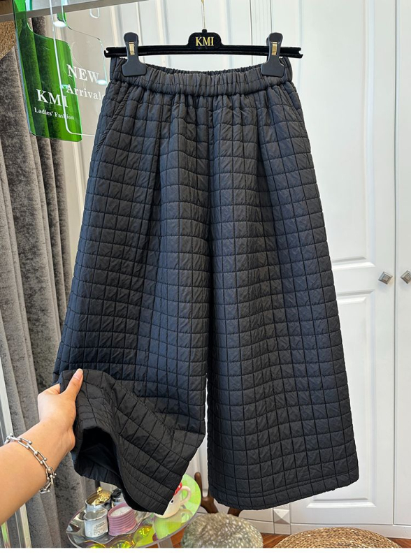 Ženske hlače od pamuka s teksturiranim kariranim uzorkom, elastična široka stražnja, cropped duljina, debeli zimski materijal