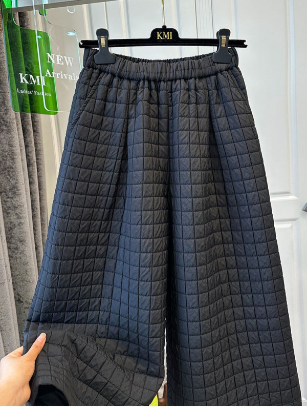 Ženske hlače od pamuka s teksturiranim kariranim uzorkom, elastična široka stražnja, cropped duljina, debeli zimski materijal
