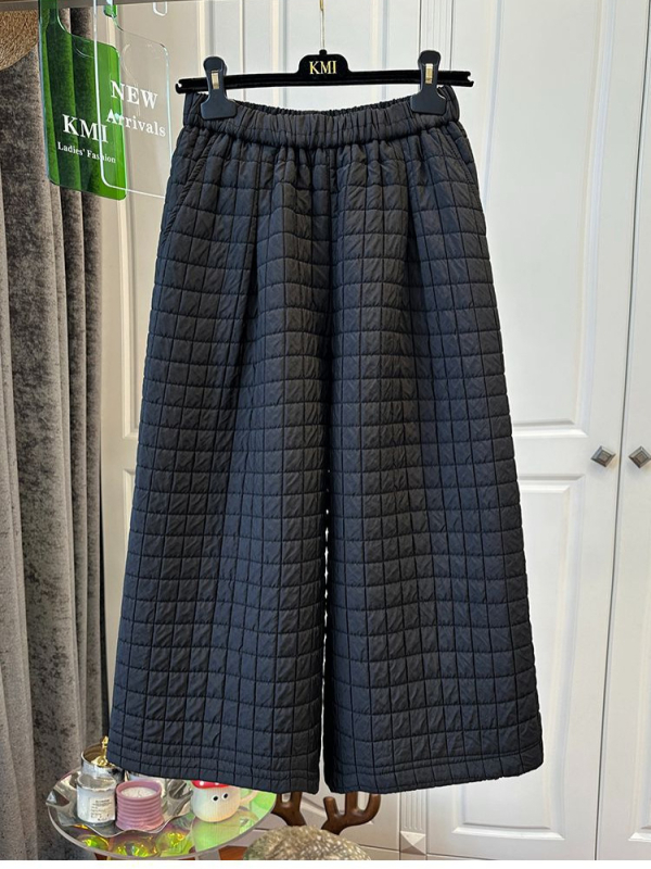 Ženske hlače od pamuka s teksturiranim kariranim uzorkom, elastična široka stražnja, cropped duljina, debeli zimski materijal