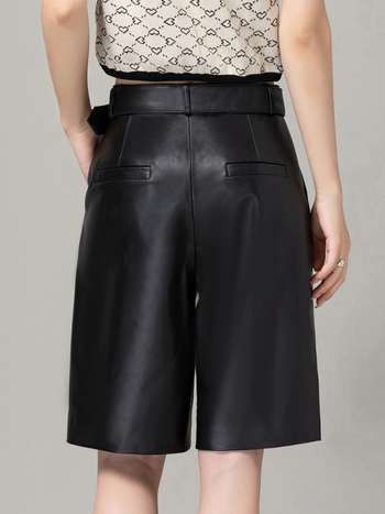 Női capri nadrág valódi bőrből – magas derék, egyenes szabás, hossz fél lábszárig, juhbőr, hétköznapi stílus