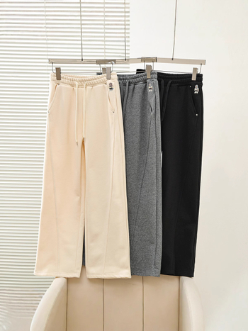 Ženske pamukšne ravne hlače, slobodan kroj, elastičan pojas, debeli materijal, jesen 2025, koledž stil