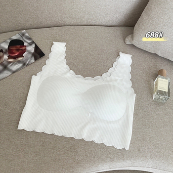 Čipkasti bežični grudnjak tip tub-top, košarice 3/4, tanke oblikovane košarice, prozračan materijal