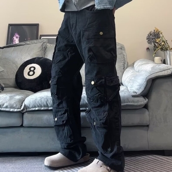 Radne svakodnevne hlače, pamuk-poliester smjesina, ravni kroj, srednji pojas, zatvaranje na gumbe