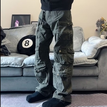 Radne svakodnevne hlače, pamuk-poliester smjesina, ravni kroj, srednji pojas, zatvaranje na gumbe