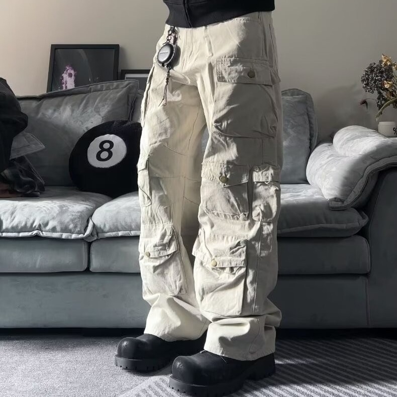 Radne svakodnevne hlače, pamuk-poliester smjesina, ravni kroj, srednji pojas, zatvaranje na gumbe