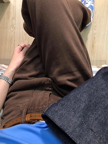 Traperice ravnog kroja, visokim pojasom, denim tkanina, mješavina pamuka i poliestera