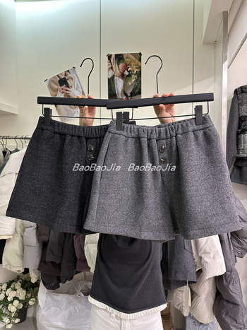 Ženske termo šorceve, 3/4 dužine, široka kroja, fleece podstava, dizajn s dva gumba, poliester