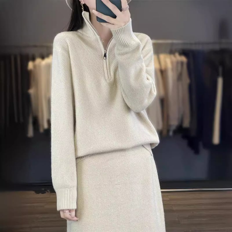 Ženski dvostruki pleteni kostim: midi suknja i pulover s poluvisokim ovratnikom; dizajn kolaž/šivanje; jesen 2024, japansko-korejski casual stil