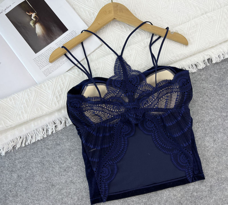 Ženski tube top od plišanog velura, dužina struka, stražnji nabor, puni košarica, srednji oblik čaše, 70–80% pliš materijala