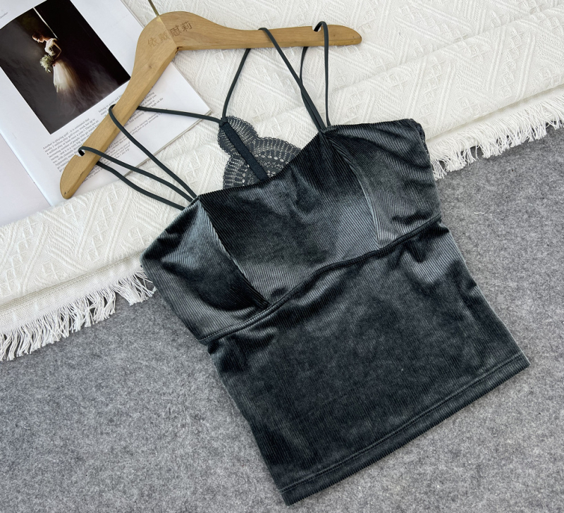 Ženski tube top od plišanog velura, dužina struka, stražnji nabor, puni košarica, srednji oblik čaše, 70–80% pliš materijala