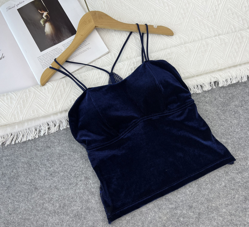 Ženski tube top od plišanog velura, dužina struka, stražnji nabor, puni košarica, srednji oblik čaše, 70–80% pliš materijala