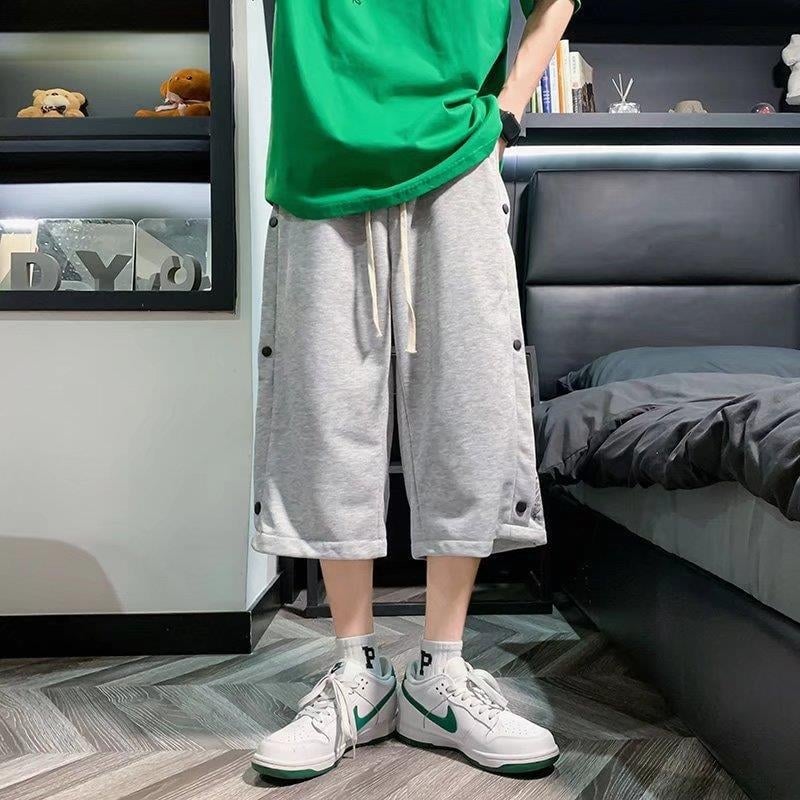 Muške ljetne cropped hlače, opušteni ravni kroj, 3/4 dužine, kontrastni šavovi, sportske hlače od pamuk-poliester smjese