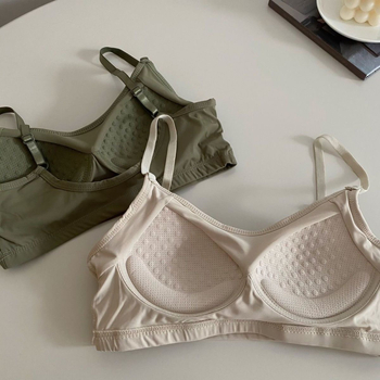 Ice Silk Tube Top s bezšavnim krojem, ugrađene jastučiće za grudi i stražnji dizajn protiv izlaganja