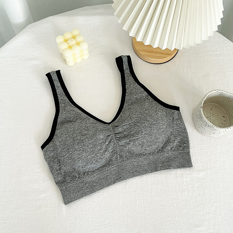 Top sport wrap pentru torace, fără cusături, material nylon 90–95%, cupe pline, formă medie a cupei