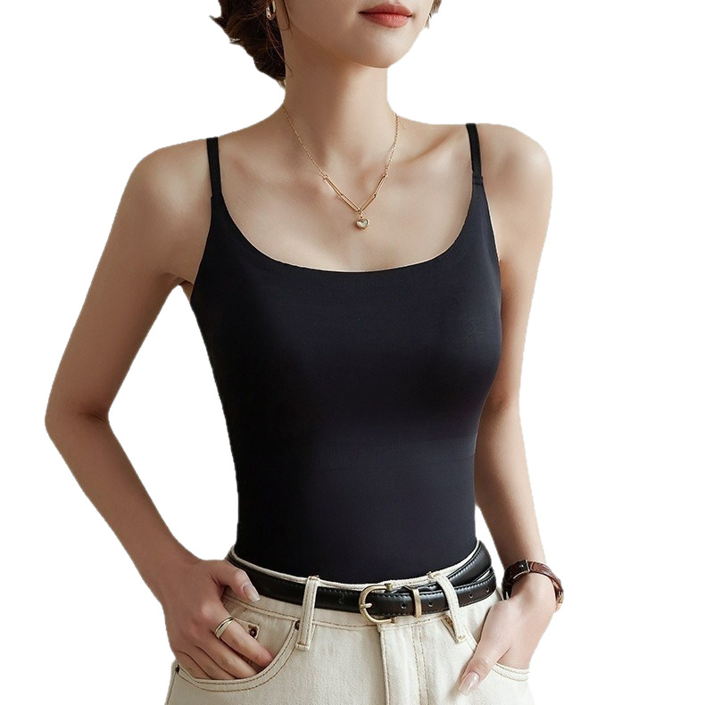 Bezšivna cami od ice silk s ugrađenim jastučićem za prsni dio, lijepim leđima, dugim tankim gornjim dijelom