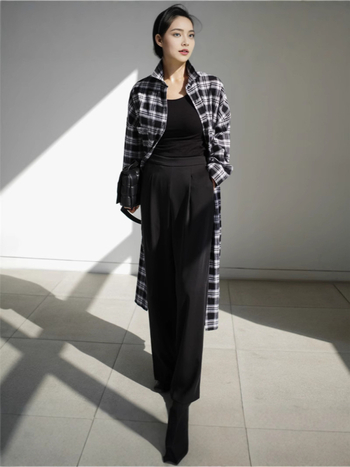 Риза, каре, страничен разрез, V-образно деколте, полиестер 80–90%