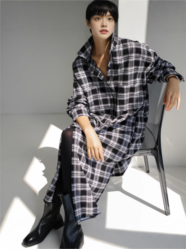 Риза, каре, страничен разрез, V-образно деколте, полиестер 80–90%